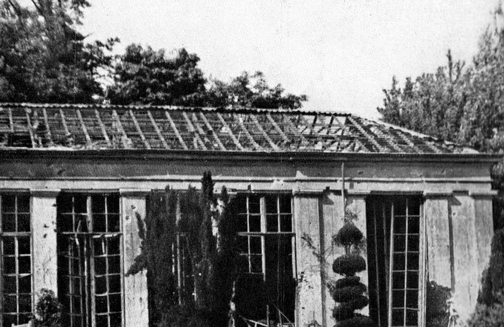 Verwoeste oranjerie 1945
