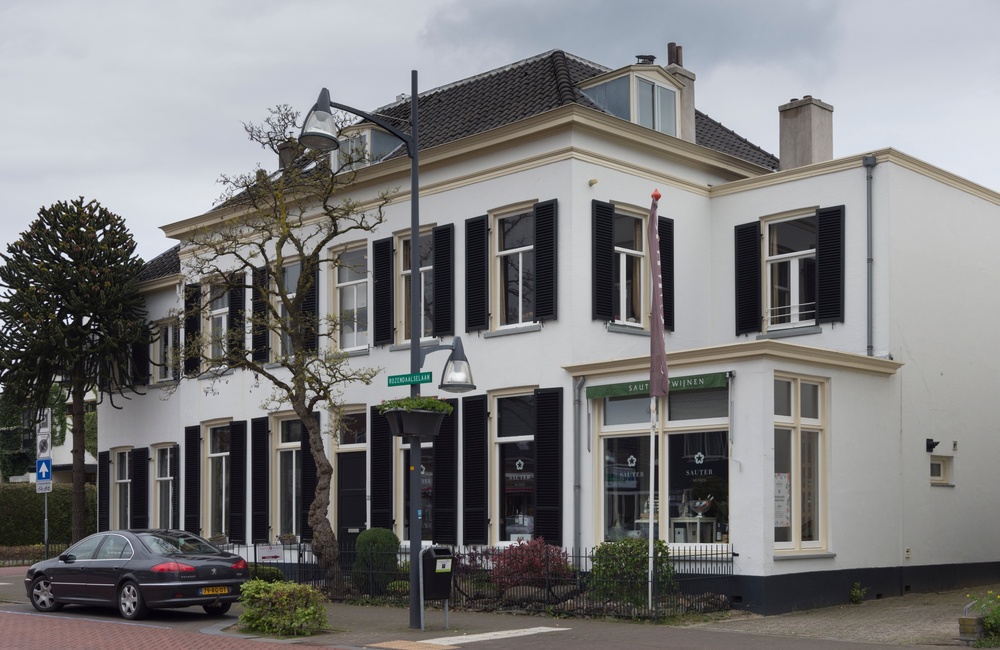 Voor- en rechterzijgevel