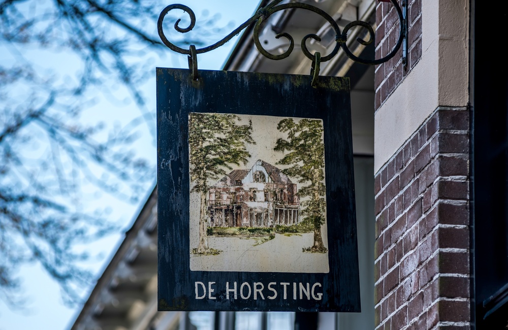 Uithangbord voormalig pension Horsting - 2016