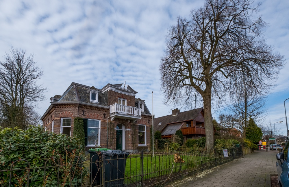 Voor- en linkerzijgevel - 2016