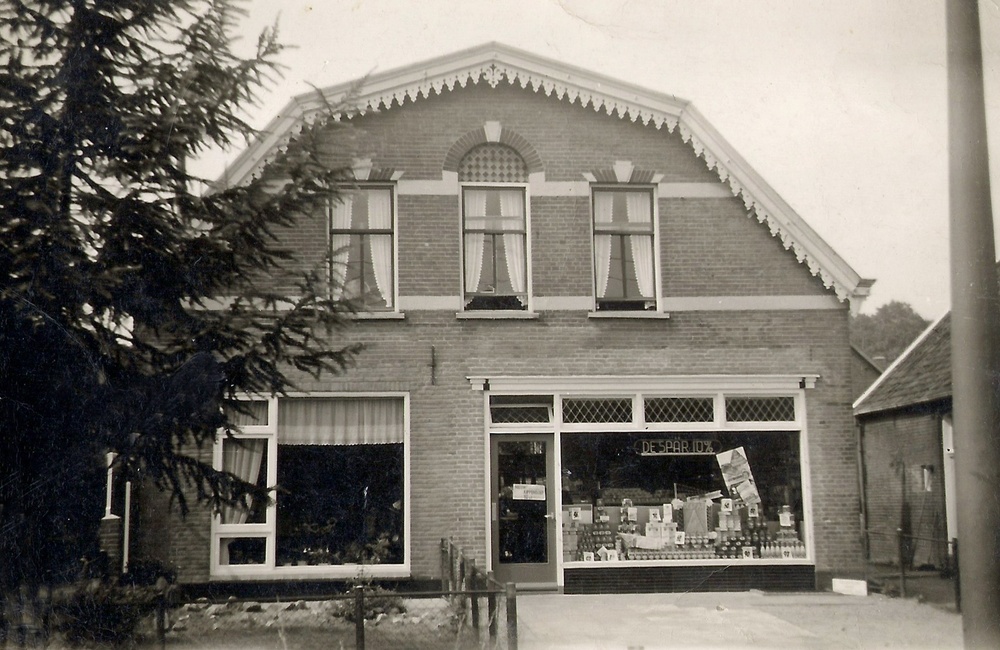 De winkel van Van der Bijl - 1954