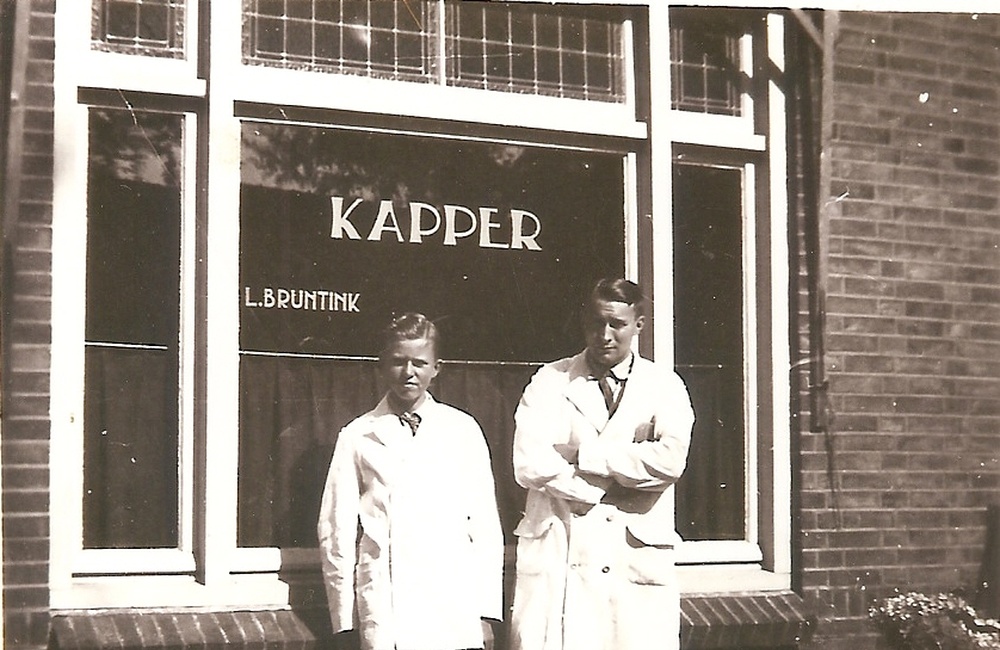 Lammert Bruntink met een leerling-kapper
