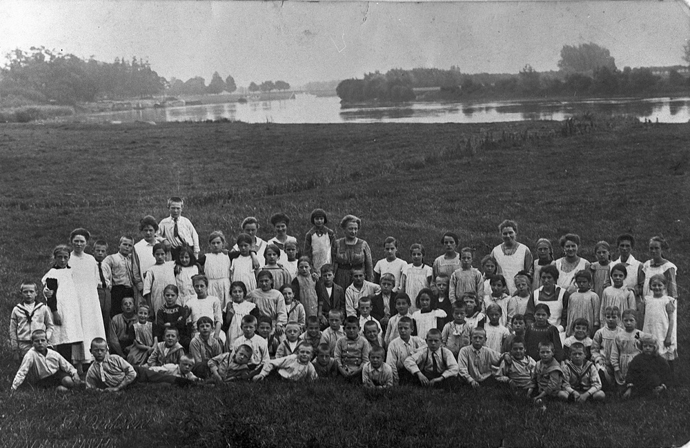Kinderen en verzorgers 1930