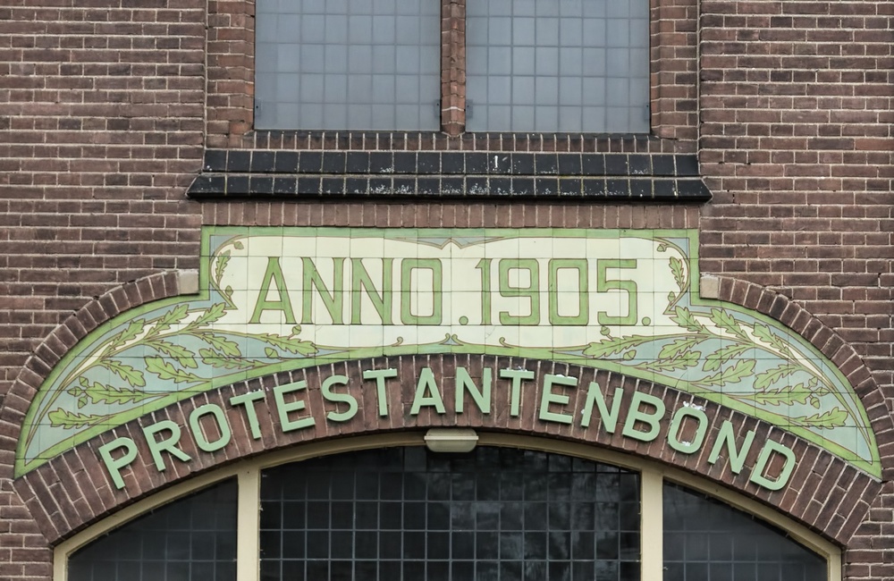 Segmentboog met tekst en tegeltableau Jugendstil
