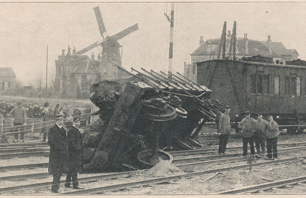 Treinongeluk, op de achtergrond de Nieuwe Molen - 1910