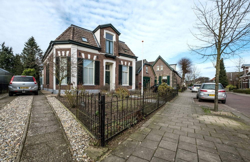 Voor- en linkerzijgevel - 2016
