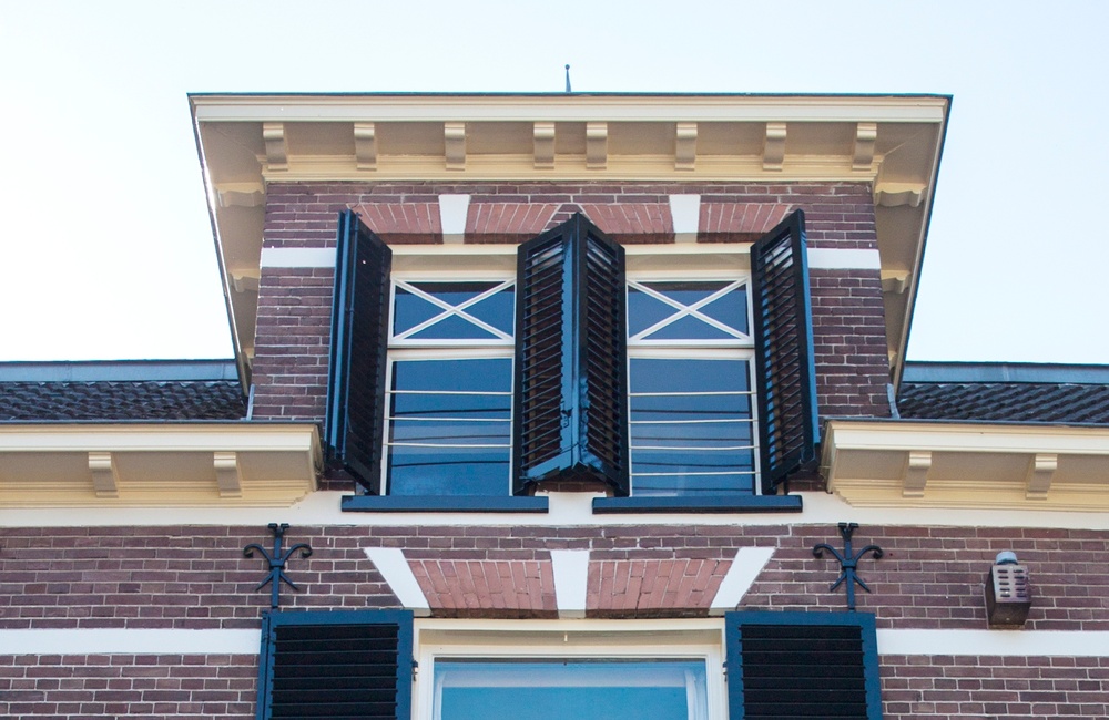 Detail voorgevel met balkon - 2016