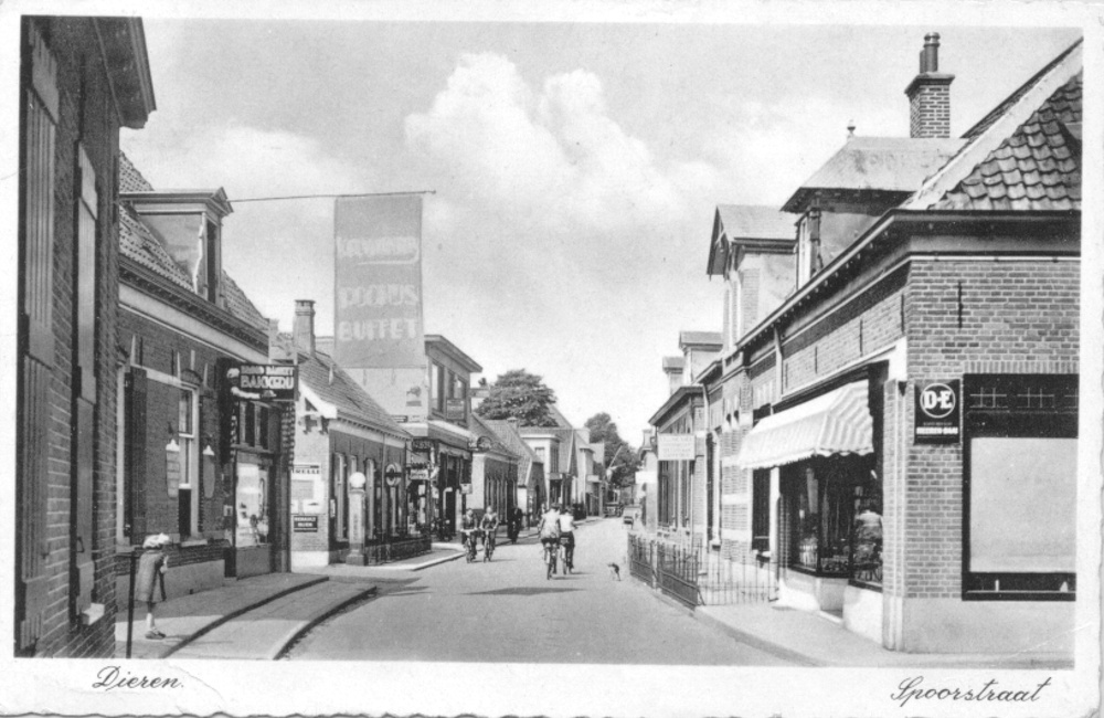 Links: Brood- en Banketbakkerij W. Elijzen - 1939