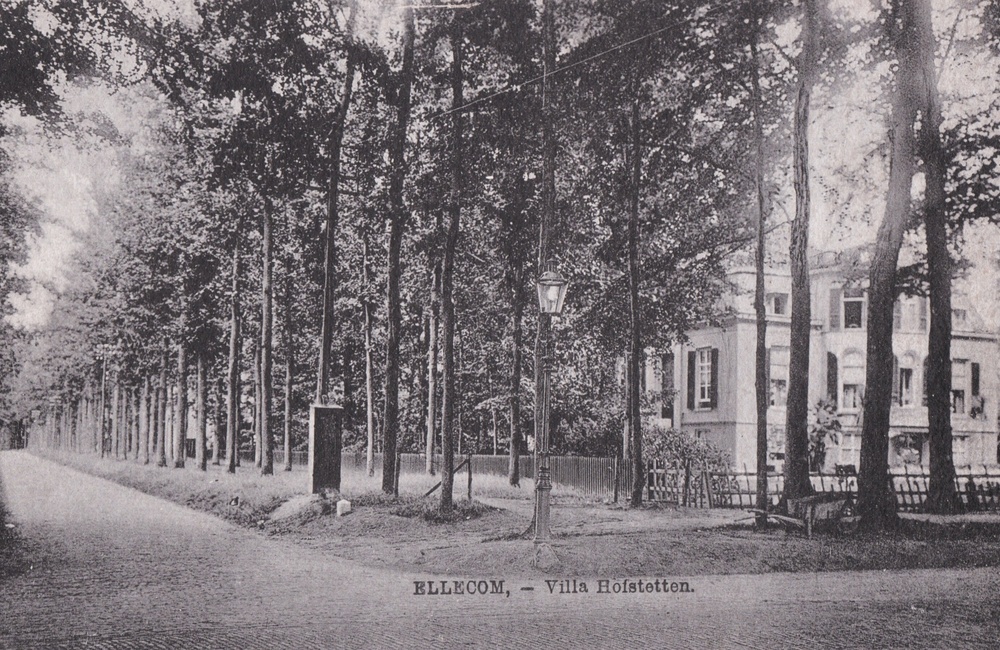 De Hofstettenlaan uitkomend op de Rijksweg, huis Hofstetten rechts - 1915