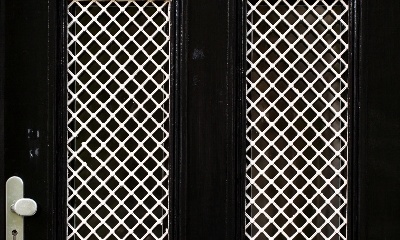 Detail toegangsdeur villa