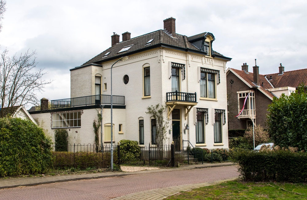 Voor- en linkerzijgevel - 2016
