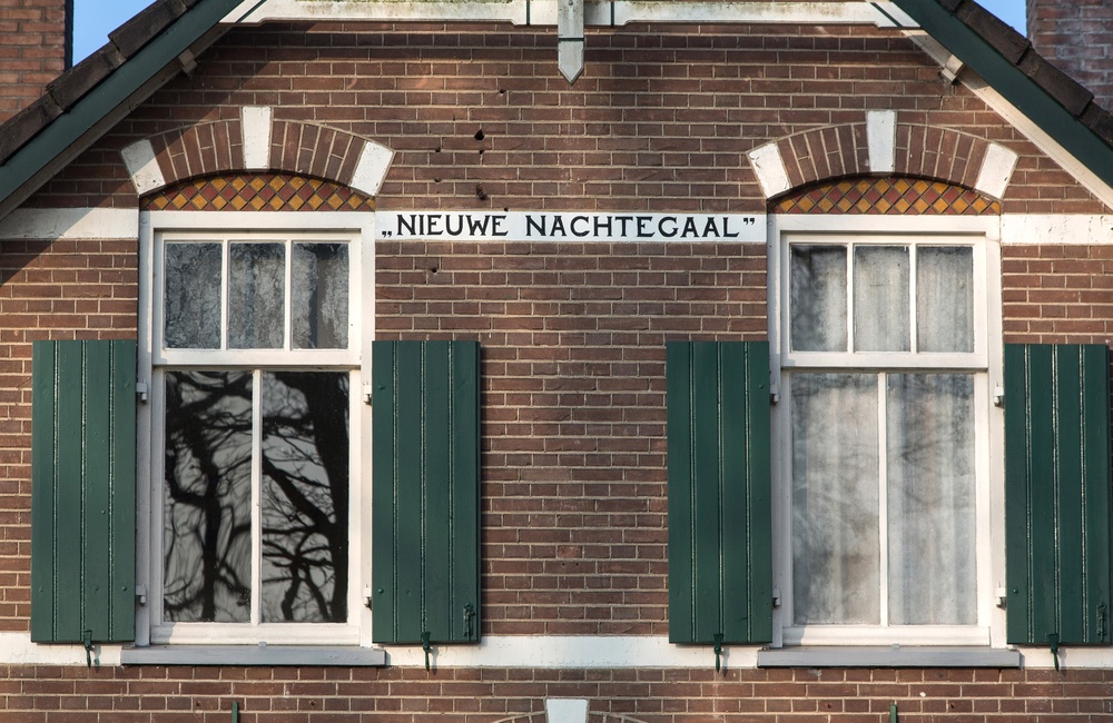 Detail, nok met naam boerderij Nieuw Nachtegaal - 2016