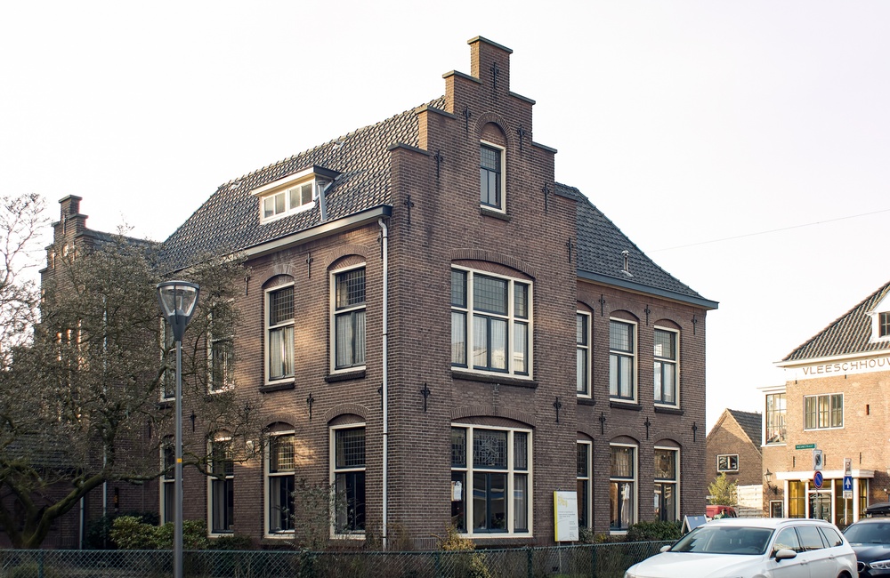 Voor- en linkerzijgevel 2017