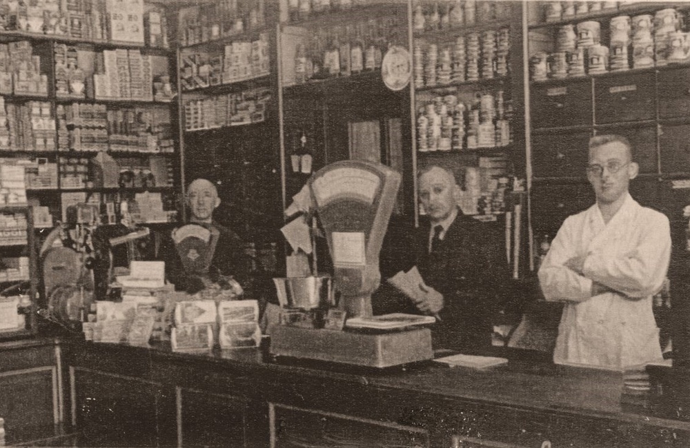 Kruidenierswinkel Vlaswinkel - jaren 50