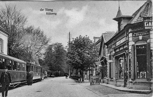 Rijksweg met tram NL-AhGldA_1514_1595
