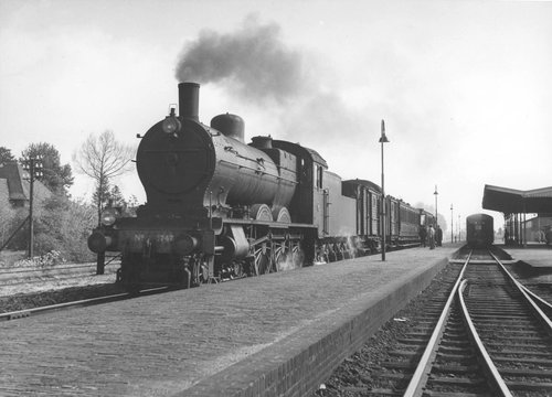 rheden-dieren-openb_vervoer-trein-trein-dieren-ca1950_gajpgtrein-dieren-ca1950_ga
