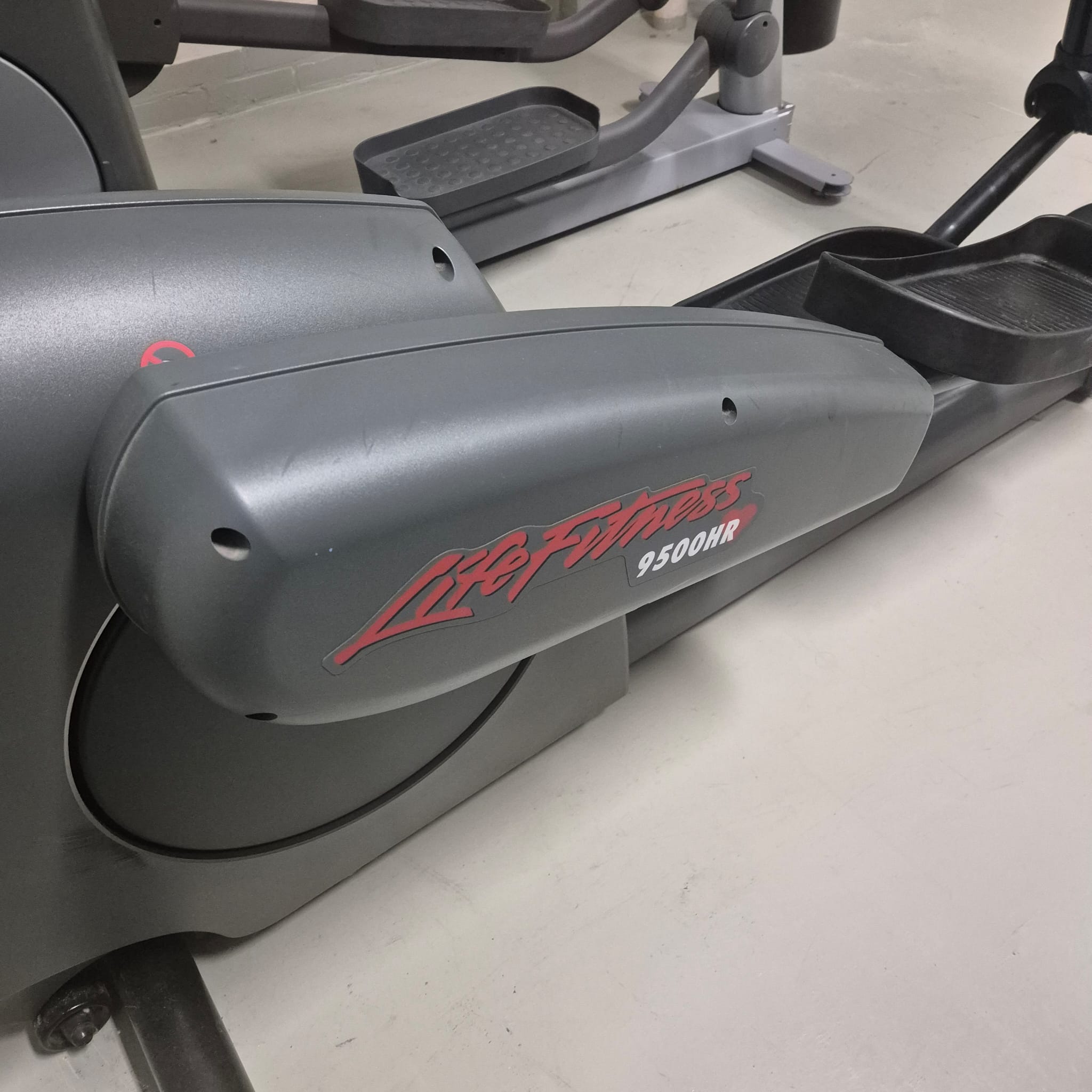 Crosstrainer Life fitness 9500HR – foto 2 – kavel bij Veilingwinnaar