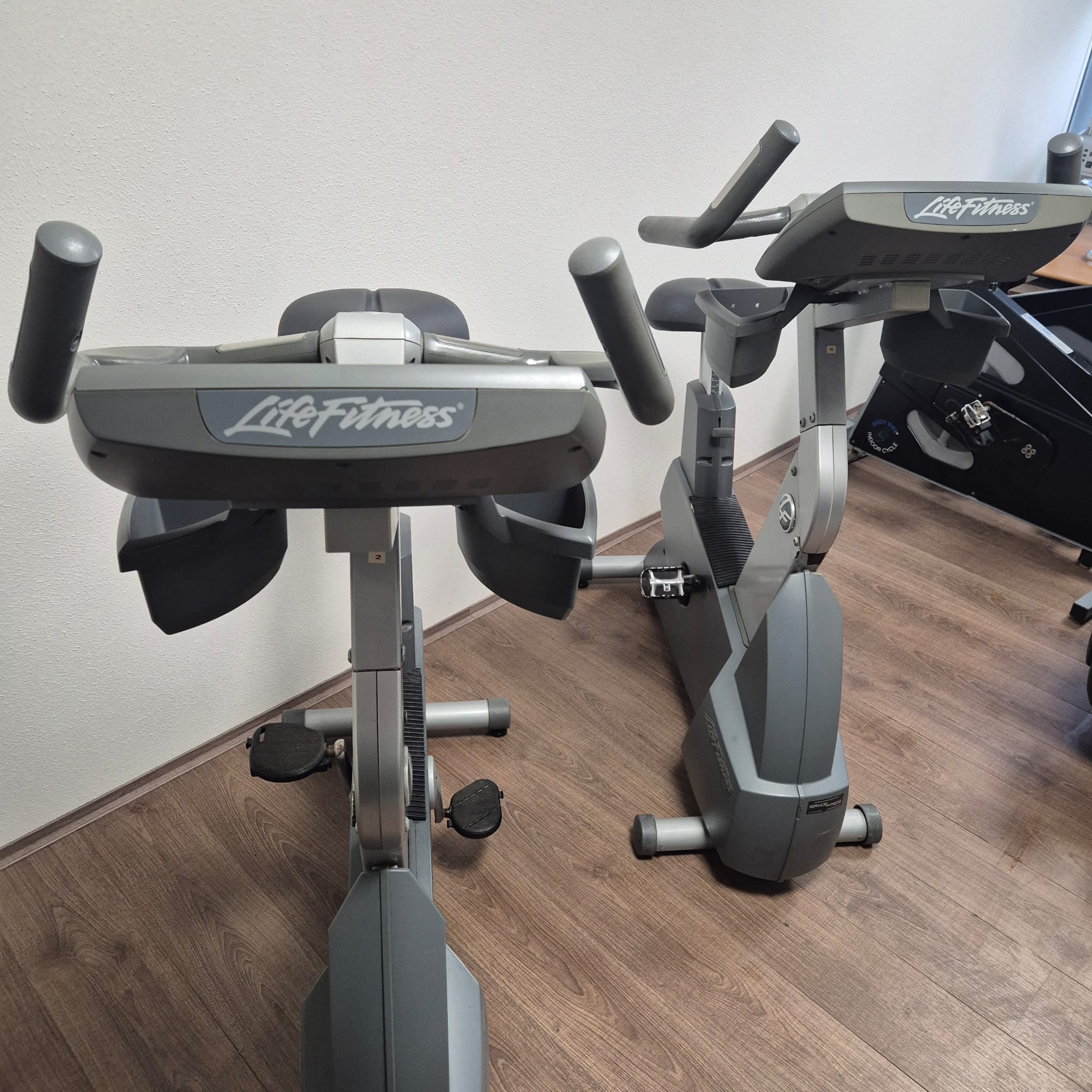 2 x Life fitness 95CI bikes – foto 3 – kavel bij Veilingwinnaar