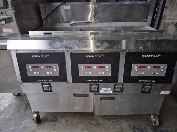 Henny Penny OFG-323 gas fryer