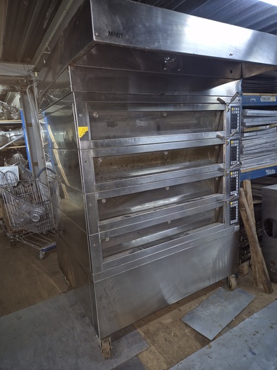 MIWE condo electrically heated deck oven