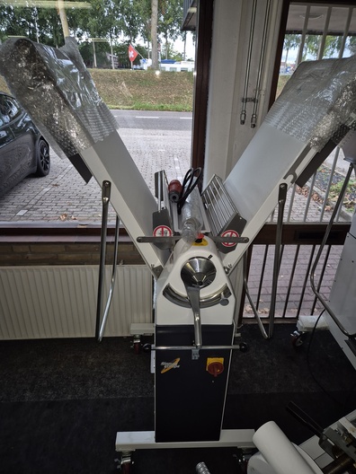 Uitrolmachine op sokkel nieuw