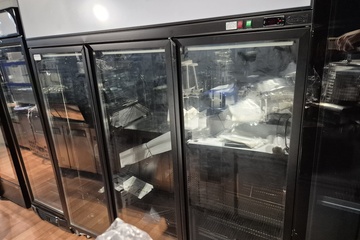 Afbeelding van Zwarte wand display koeling 3 deurs nieuw