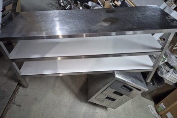 Afbeelding van rvs werktafel 200 cm met 2 onderplanken van trespa