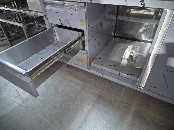Nieuwe rvs werkbank met laden en onderkast