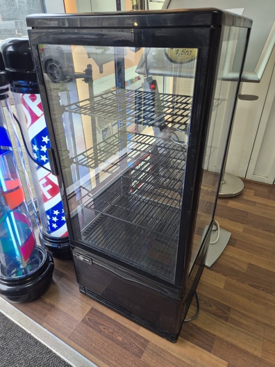 Zwarte tafelmodel koel- en gebaksvitrine