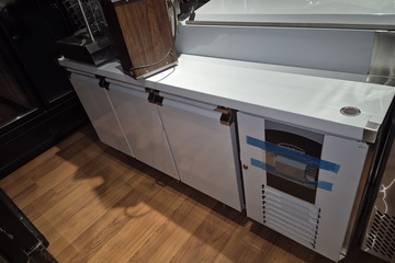 Afbeelding van Nieuwe koelwerkbank SALADETTE 3 DEUREN 8x1/3GN PAN