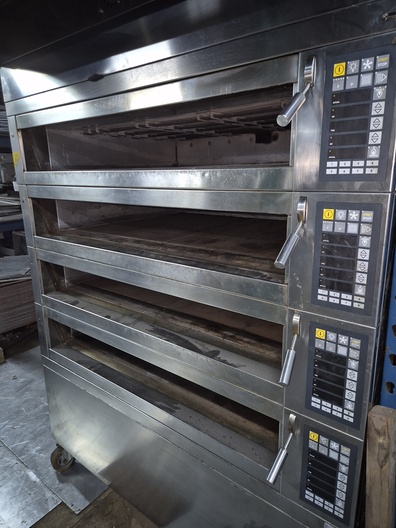 MIWE condo electrically heated deck oven