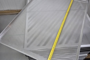 Afbeelding van 10 bakplaten 60x80 nieuw grote gaatjes