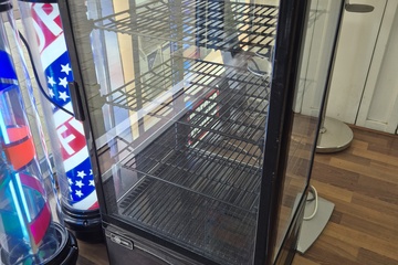 Afbeelding van Zwarte tafelmodel koel- en gebaksvitrine