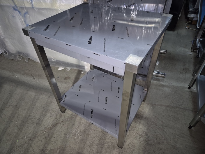 Nieuwe rvs tafel 70x60x86 cm