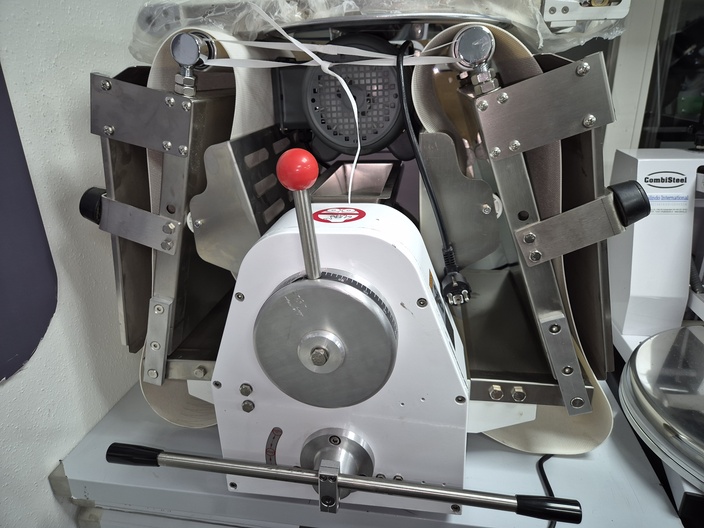 TAFELMODEL DEEGUITROLMACHINE 230v