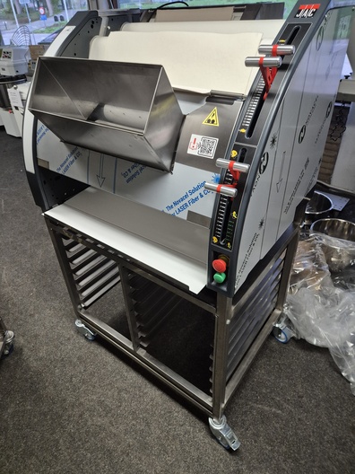 Nieuwe stokbroodmachine JAC op rvs onderstel