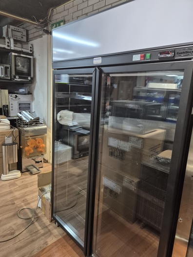 KOELKAST 2 GLASDEUREN ZWART nieuw