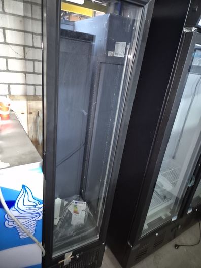 Nieuwe compacte zwarte glasdeur koeling