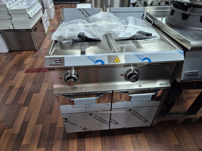 MBM friteuse dubbel op kast elektrisch NIEUW