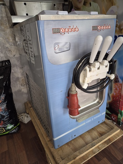3 taps softijsmachine FRIGOMAT