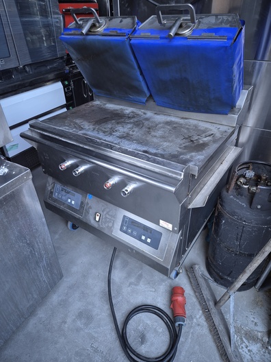 Garland clam shell grill