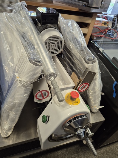 Nieuwe uitrolmachine tafelmodel 230v