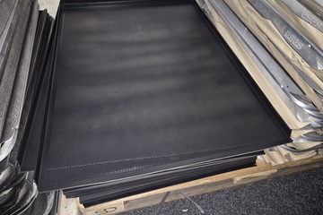 Afbeelding van 10 x nieuwe bakplaten 78x58 cm zwart geperforeerd