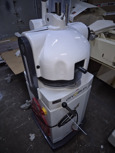 Semi auto verdeel opbolmachine SM-414Y uit 2021