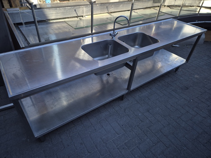 300 cm werktafel met dubbele wasbak