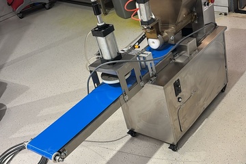 Afbeelding van Dough pressing machine and forming machine